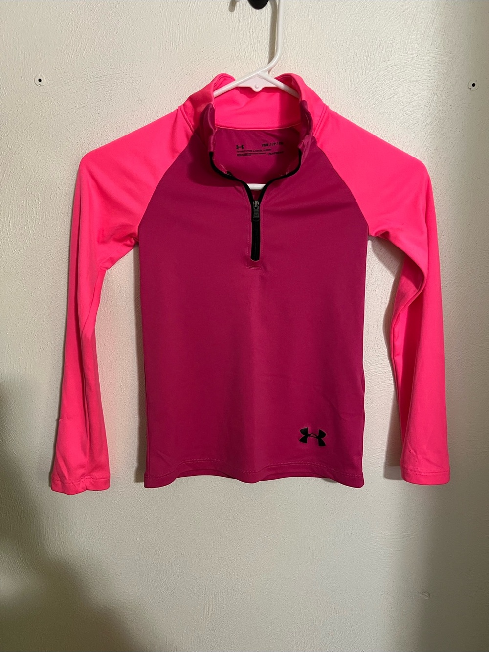 UNDER ARMOUR Heat Gear Fitted Athletic Tech Graphic Quarter Zip Pink Girl's Sz S